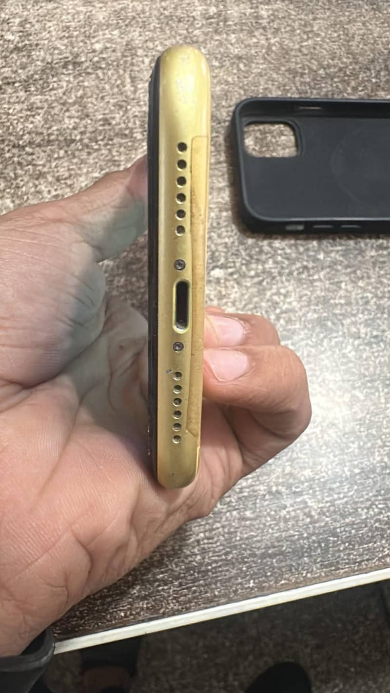 Apple iPhone 11 3