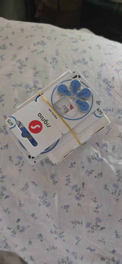 Hearing Aid, completely new, unused just installed cell. Not even tur