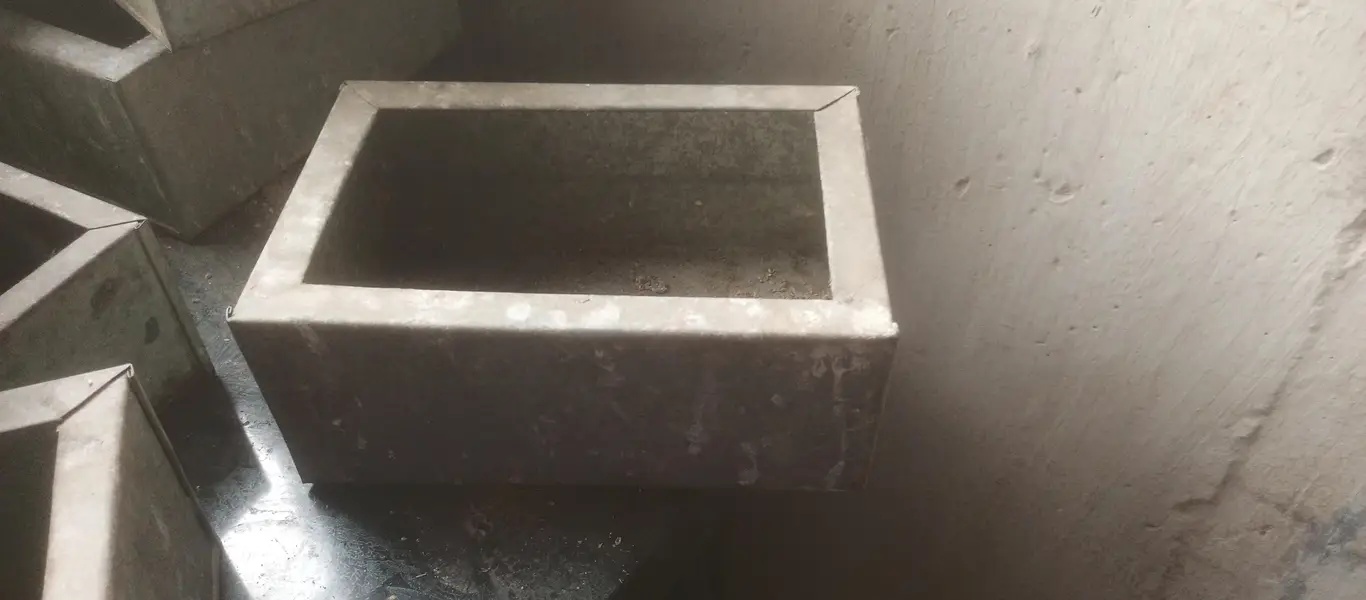 Premium Galvanized Metal Parrot Feeding Tray — photo 2