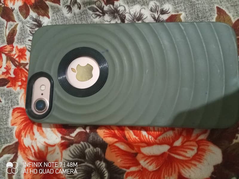 Apple iPhone 7 3