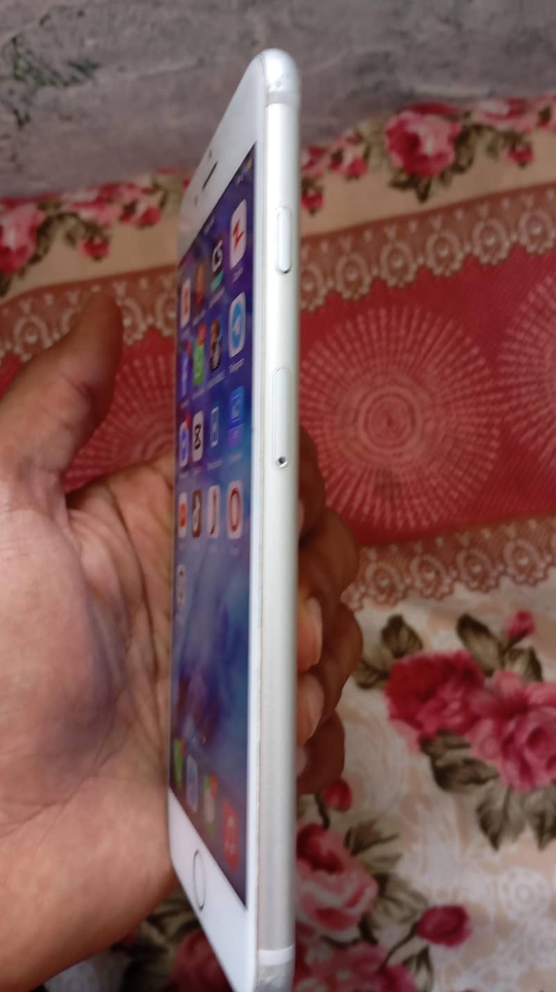 Apple iPhone 7 Plus 2