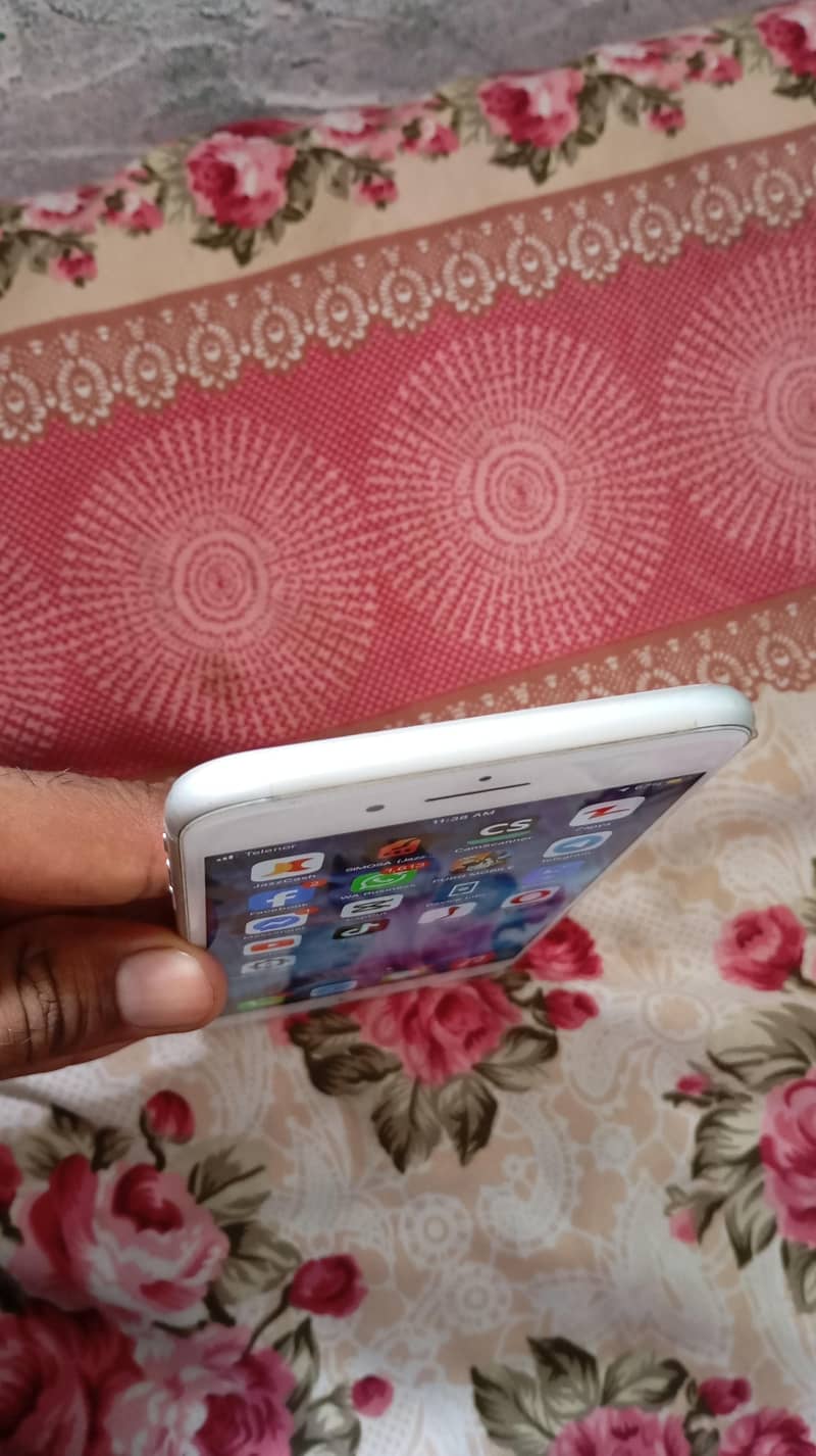 Apple iPhone 7 Plus 3