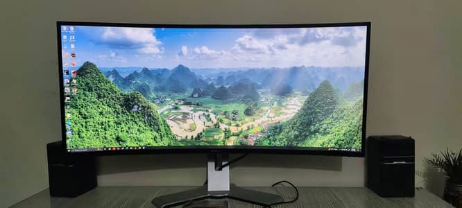gaming Dell 4k Ultra Sharp Curved monitor