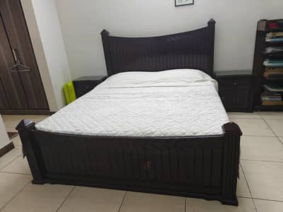 Bed Set With Dresser, Chairs & Table