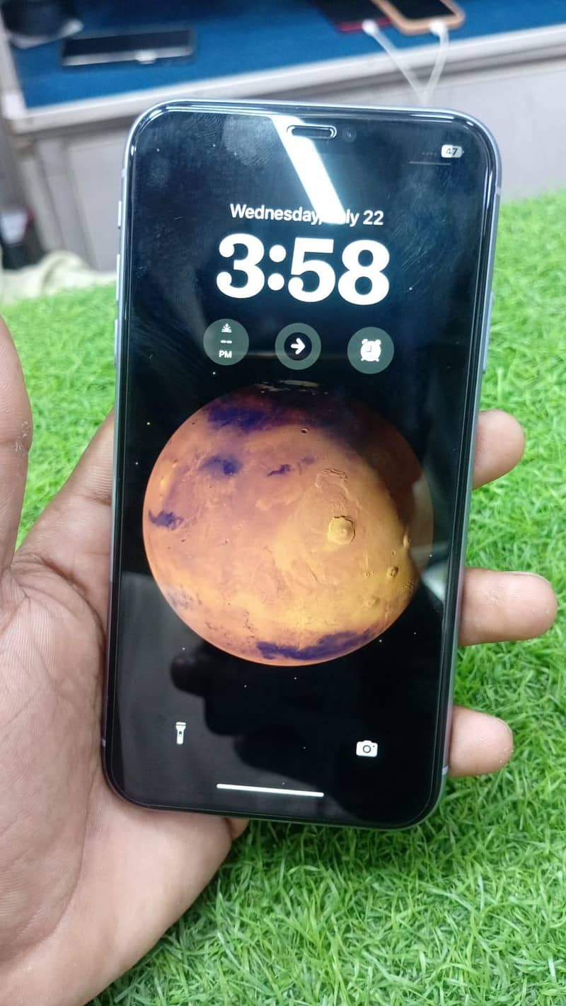 Apple iPhone 11 0