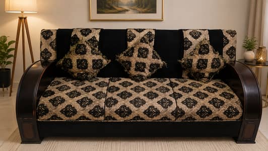 5 Seater Sofa Set (3+1+1) – Excellent Condition | Wooden Arms |Cushion