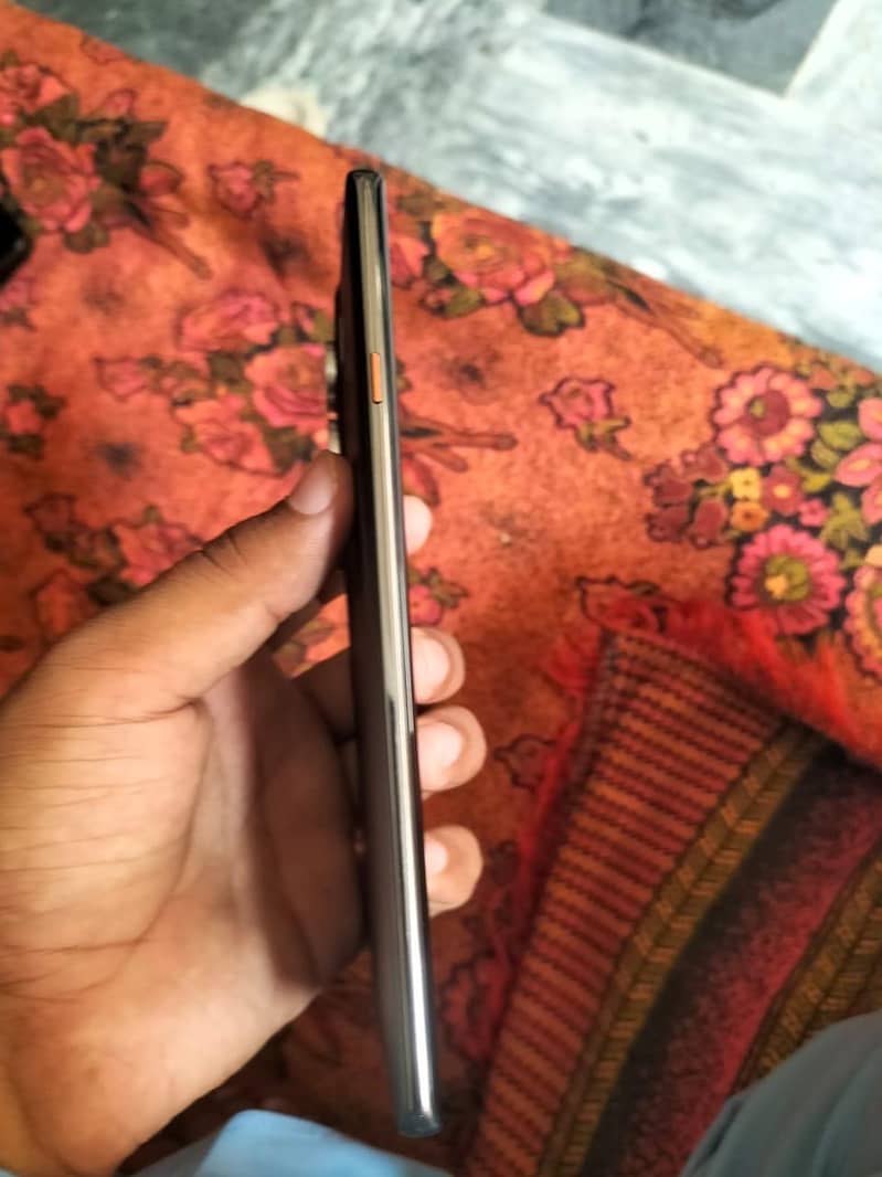 Tecno CAMON 40 Pro 1