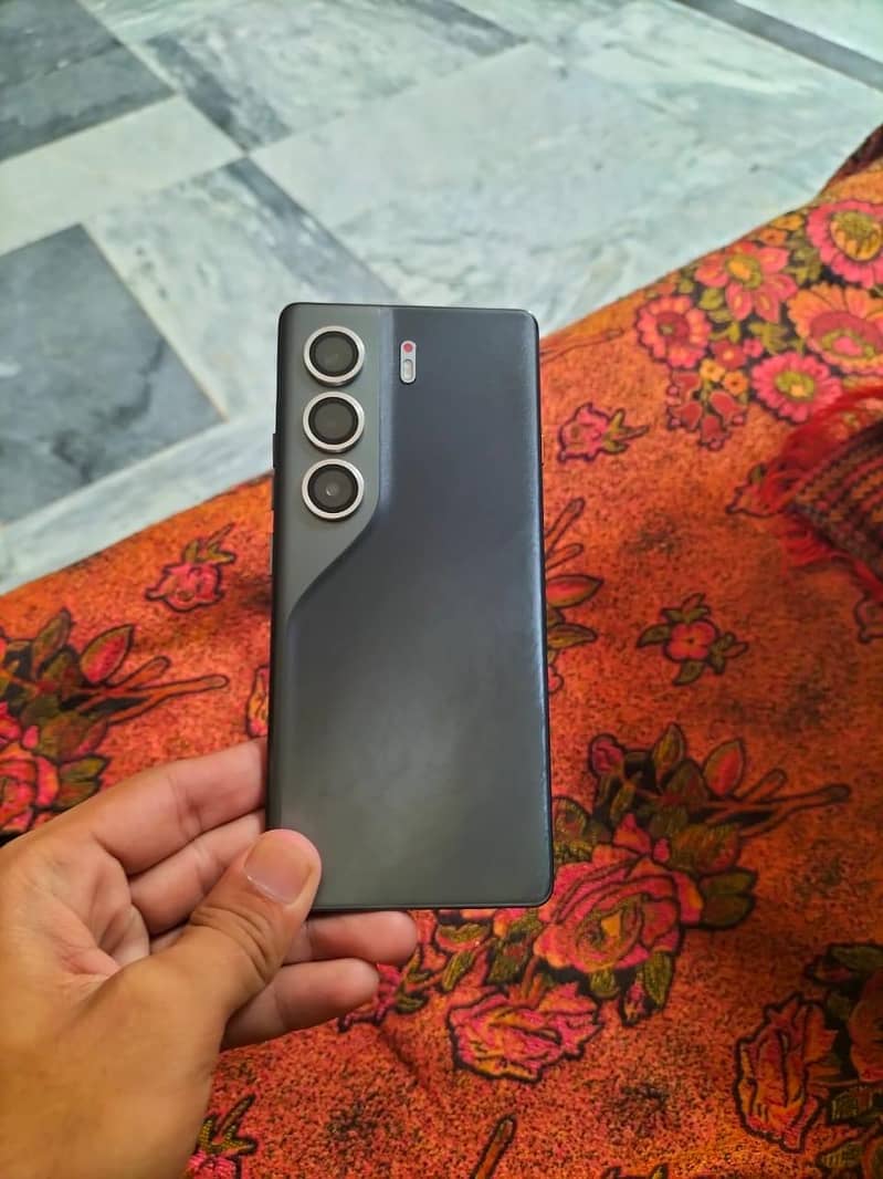 Tecno CAMON 40 Pro 4