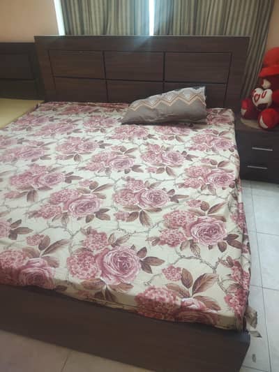 king size bed and side tables
