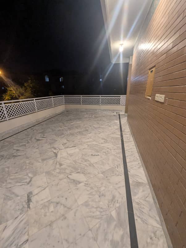 3 bed portion with separate gate 6