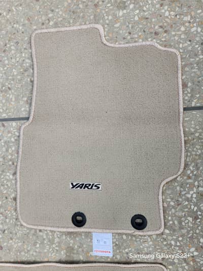 Selling Original Toyota yaris gli floor mats in factory condition