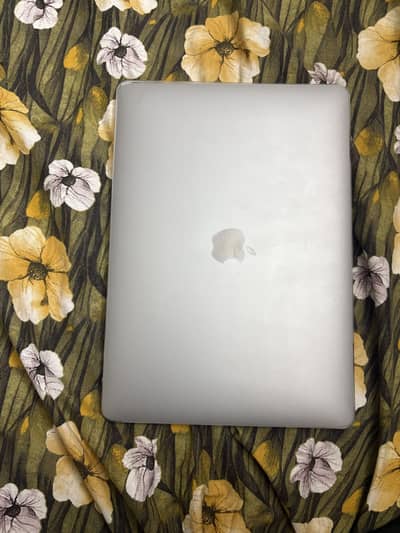 MacBook pro 2017 8/128 cycle 150