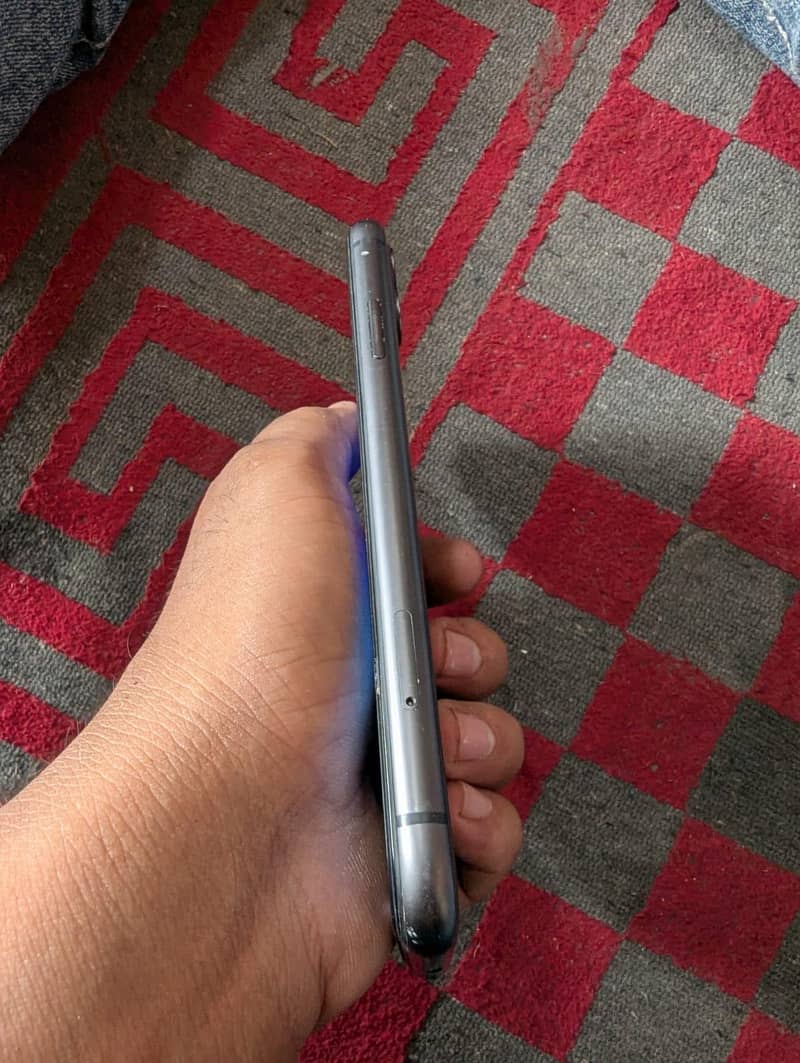 Apple iPhone 11 3