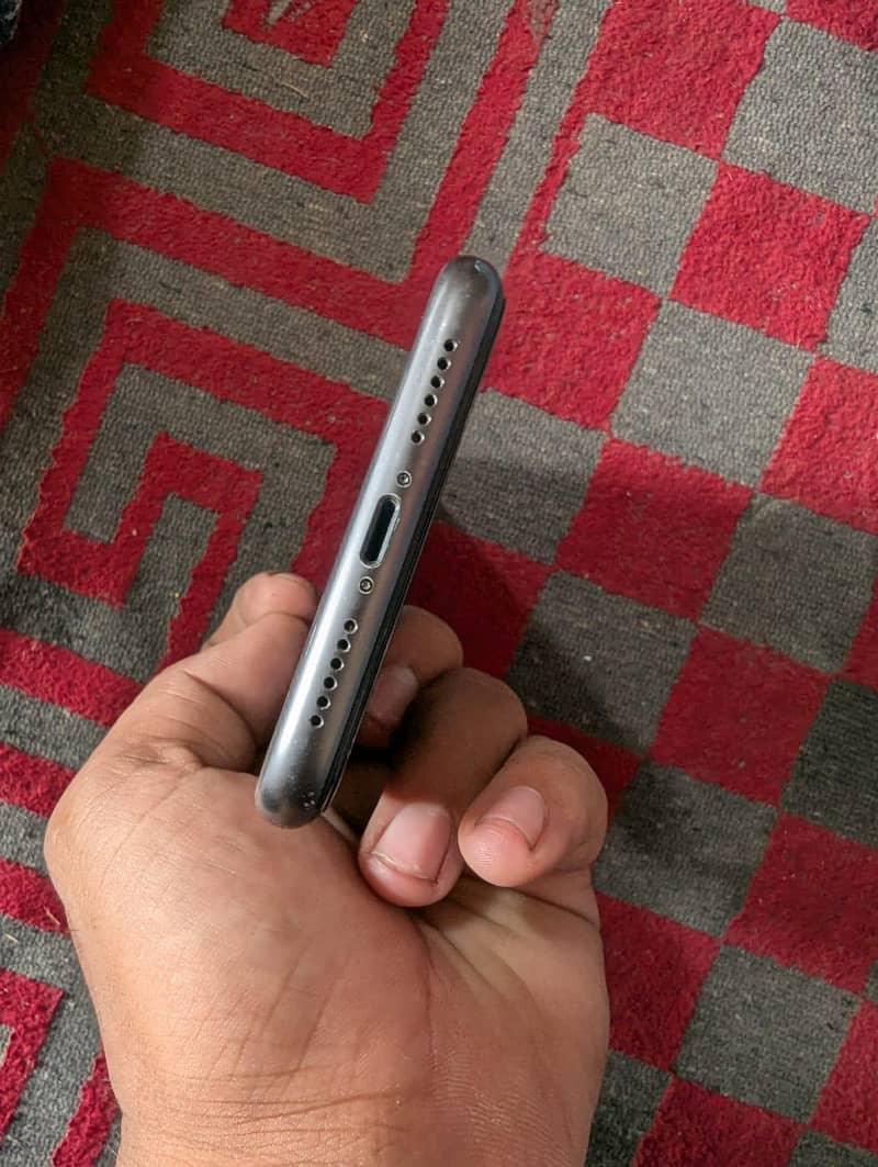 Apple iPhone 11 5