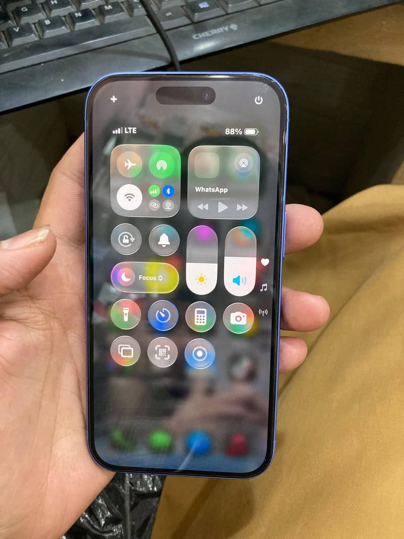 Apple iPhone 16 1