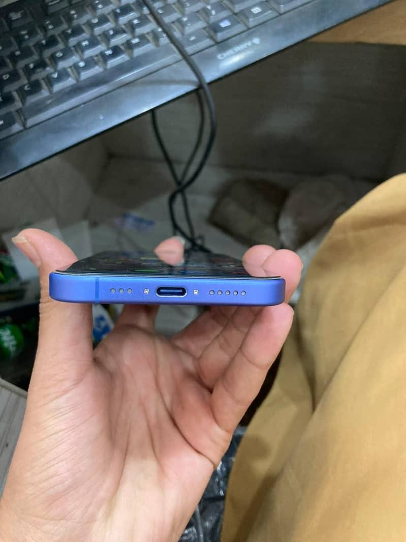 Apple iPhone 16 5