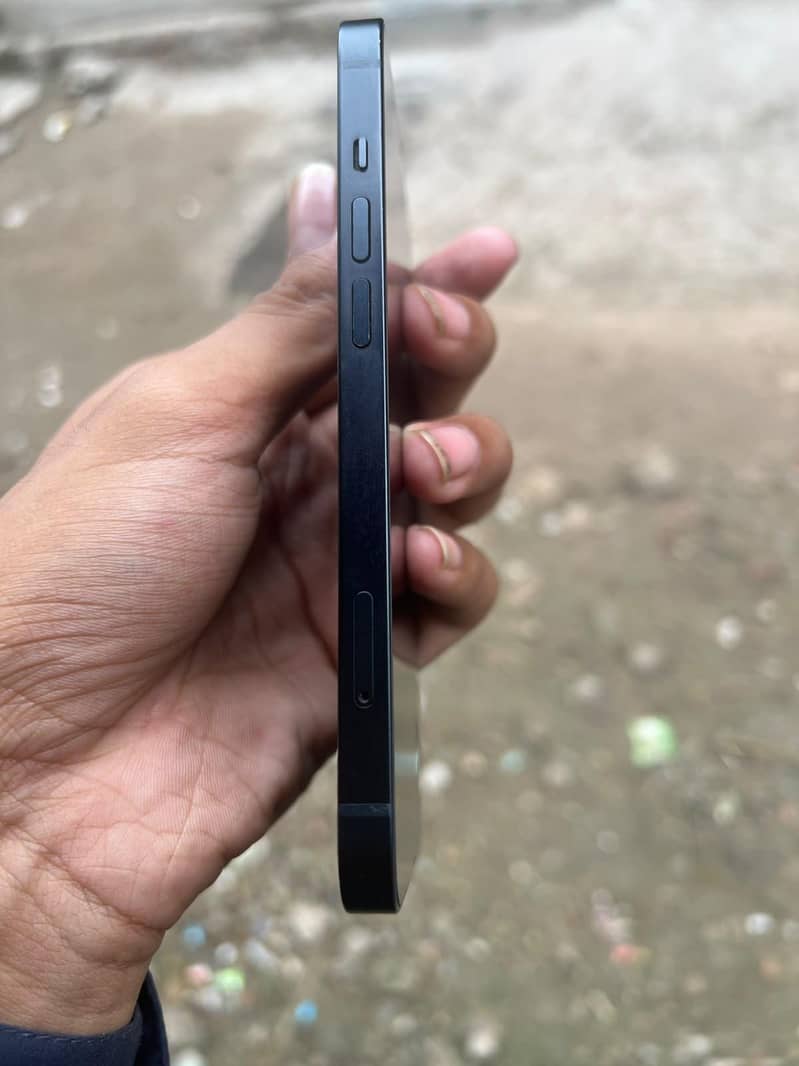 Apple iPhone 13 2