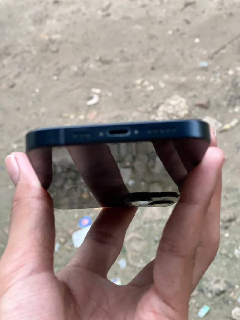 Apple iPhone 13 4