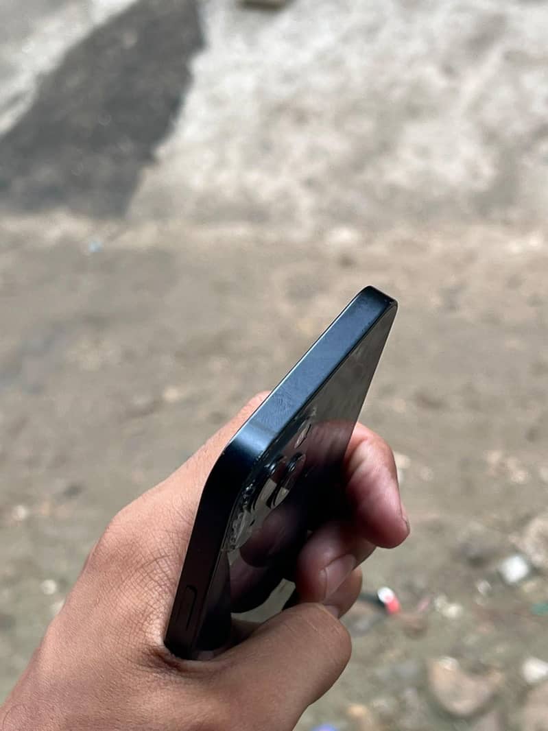 Apple iPhone 13 7