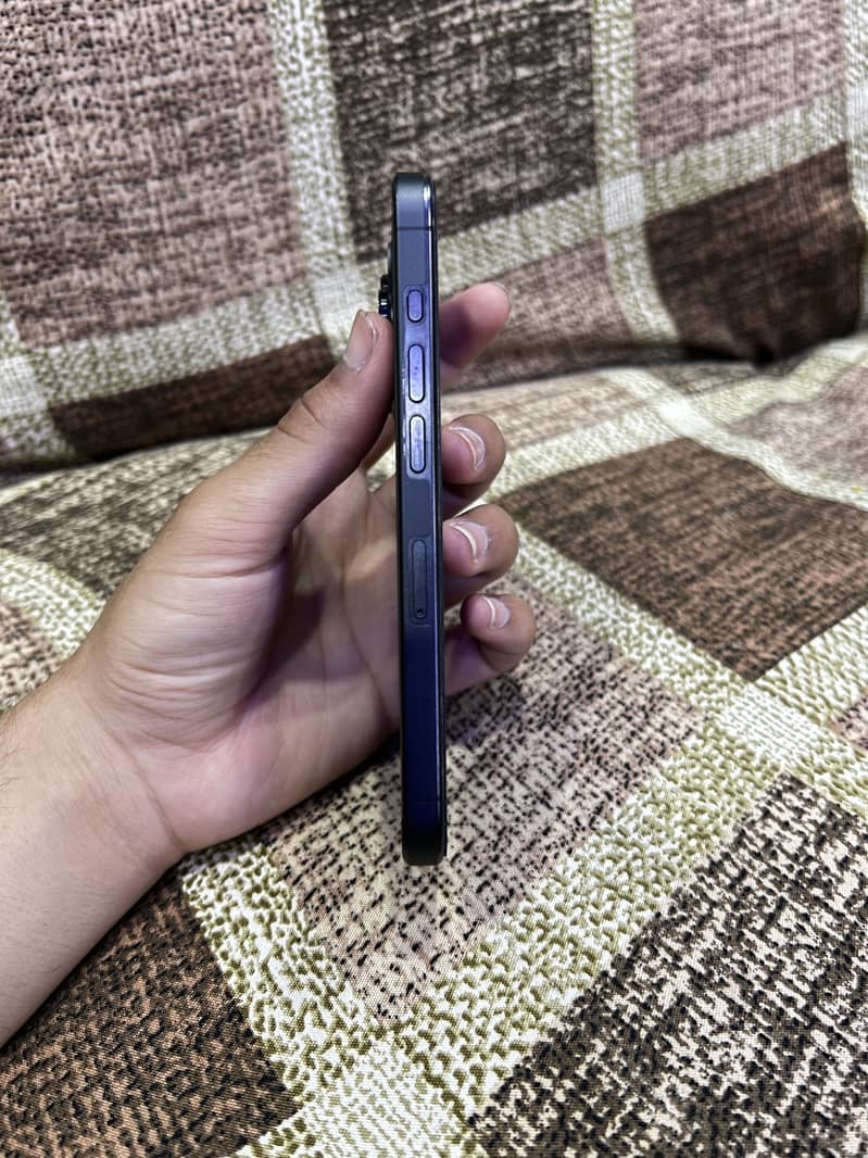 iPhone 15 pro 4