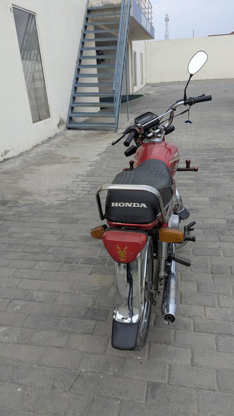 Dhoom 70cc 5