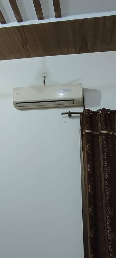 Non-Inverter AC for Sale – Excellent Working Condition