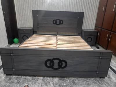 King Bed with 2 Side Tables