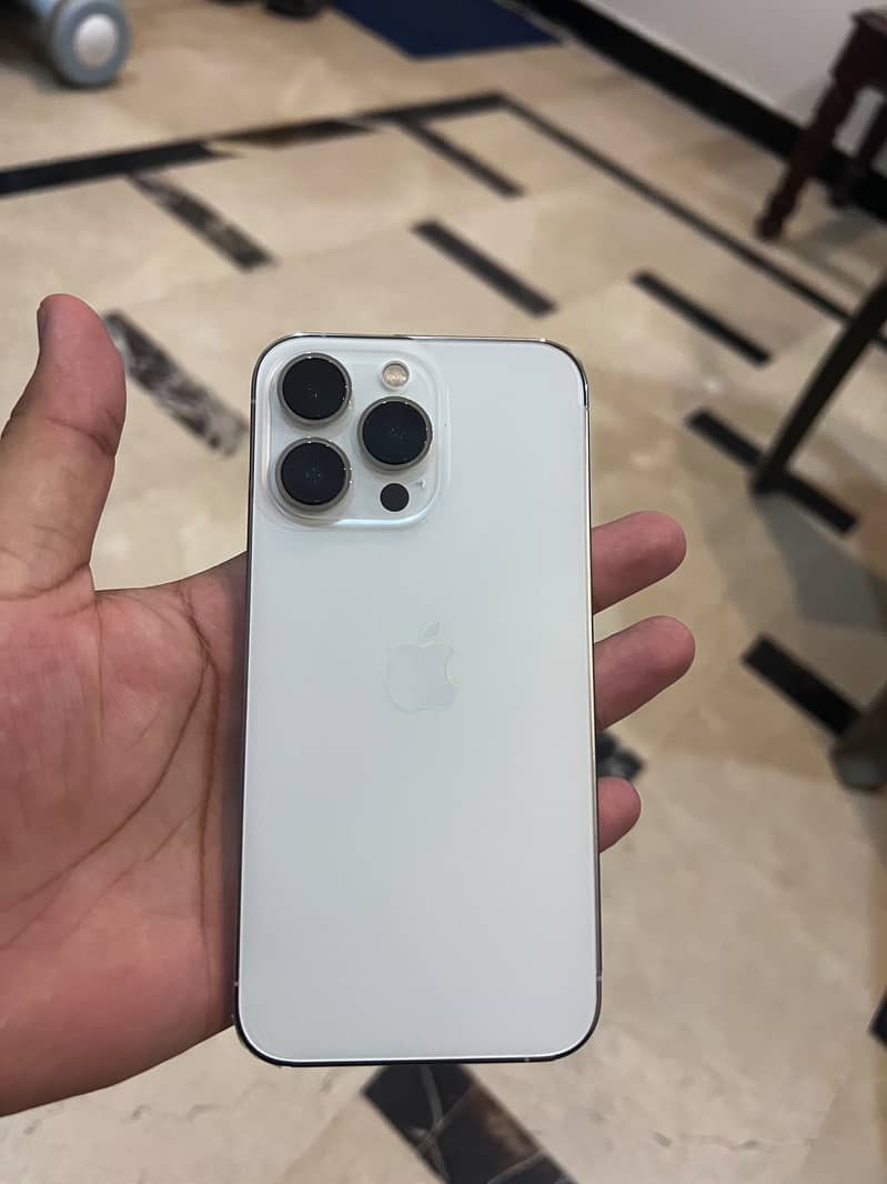 Apple iPhone 13 Pro 2