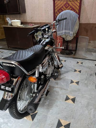 Honda salf start bike for sale call and Whatsapp 03067976426