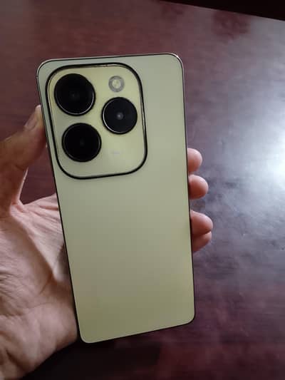 Infinix Hot 40 (8/256) pahly ao pahly Pao offer.