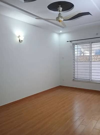G 13 14 MARLA HOUSE UPAR POTION AVAILABLE FOR RENT