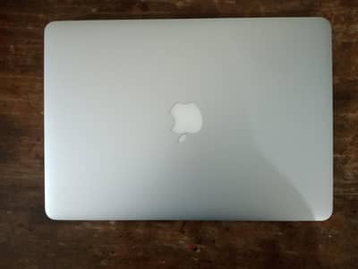 Apple MacBook Air 13-inch (2017) – Excellent Condition