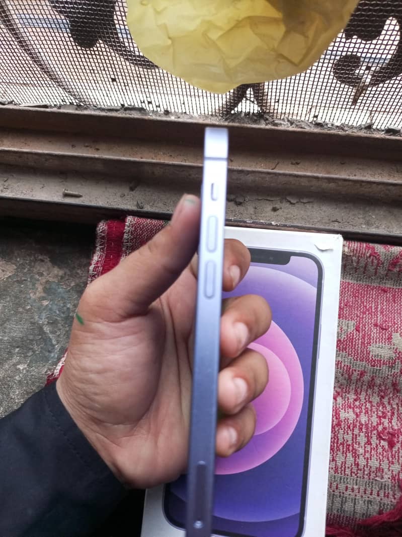 Apple iPhone 12 3