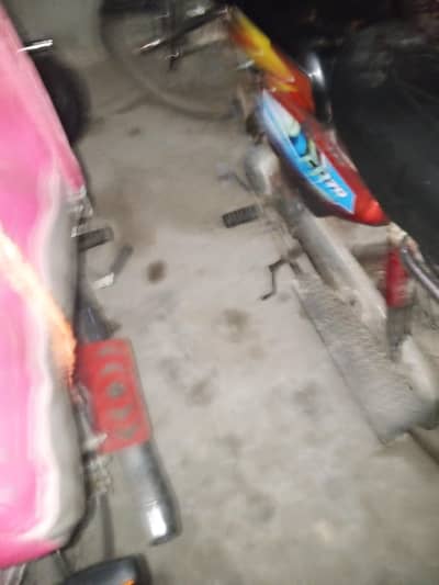 new tyre bilkul ok ha uper sa aisa ha bhut acha ha condition achi ha