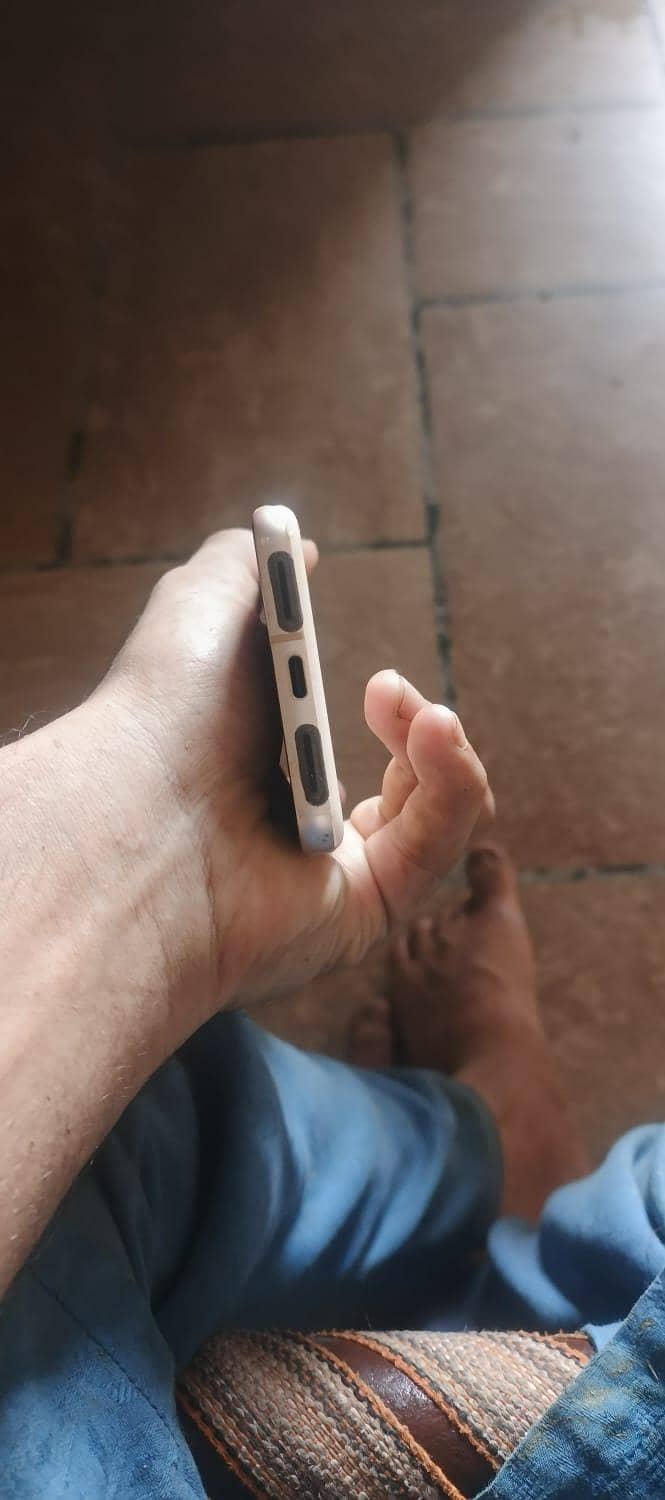 Google Pixel 8 4