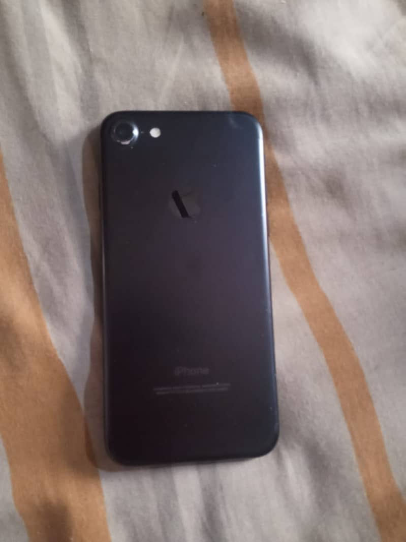 Apple iPhone 7 0