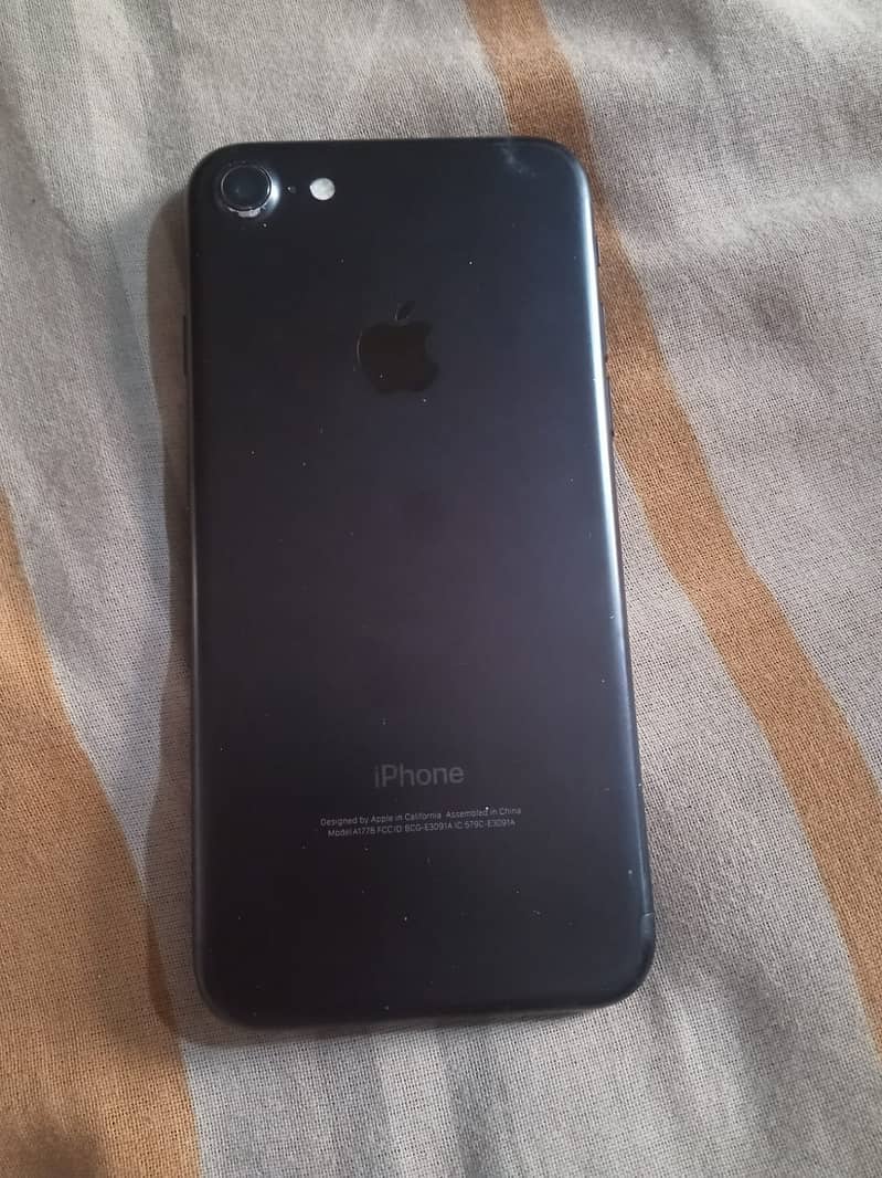 Apple iPhone 7 2