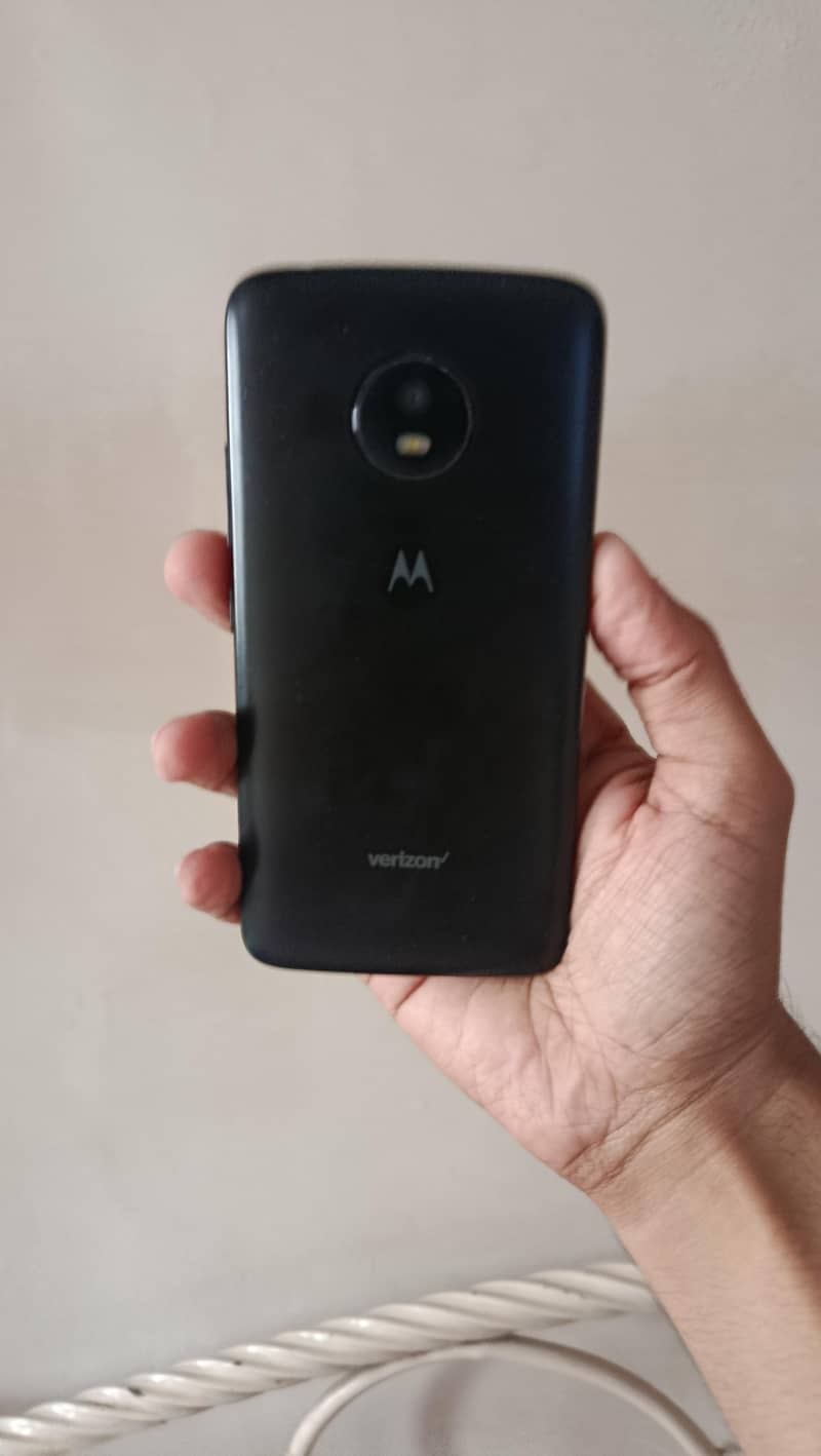 Moto E4 0