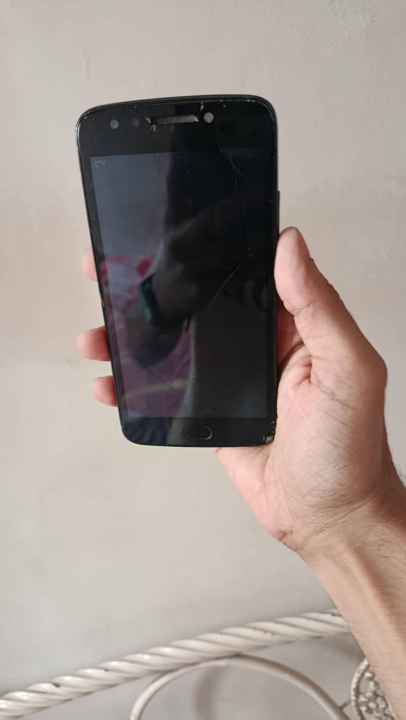 Moto E4 1