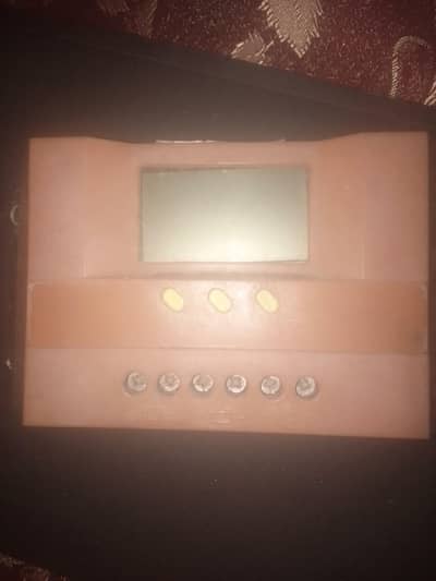 Solar inverter battery charger 30A ampere 0(3)00-7265(4)8(4)