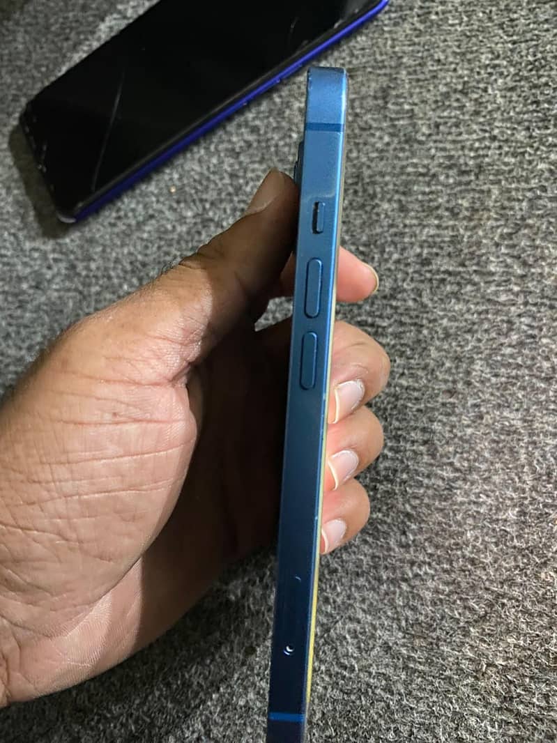 Apple iPhone 13 1