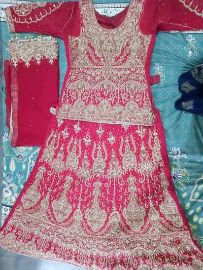 lehanga sale karna he sirf ek dafa pehna howa he