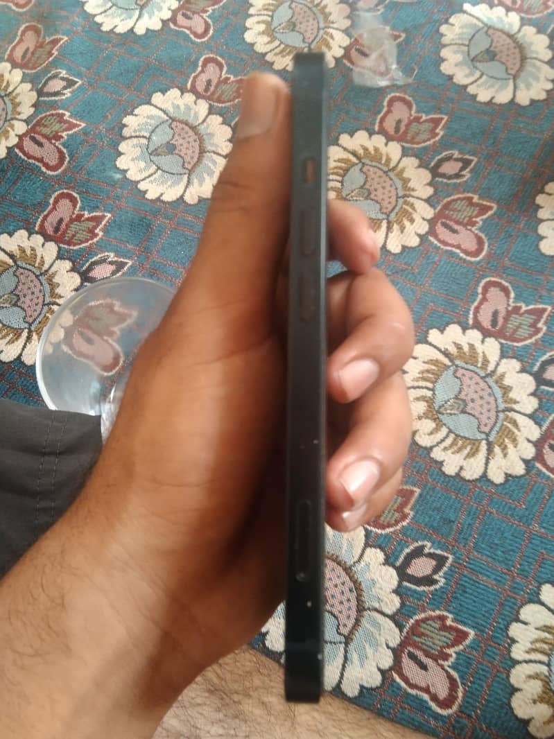 Apple iPhone 13 6