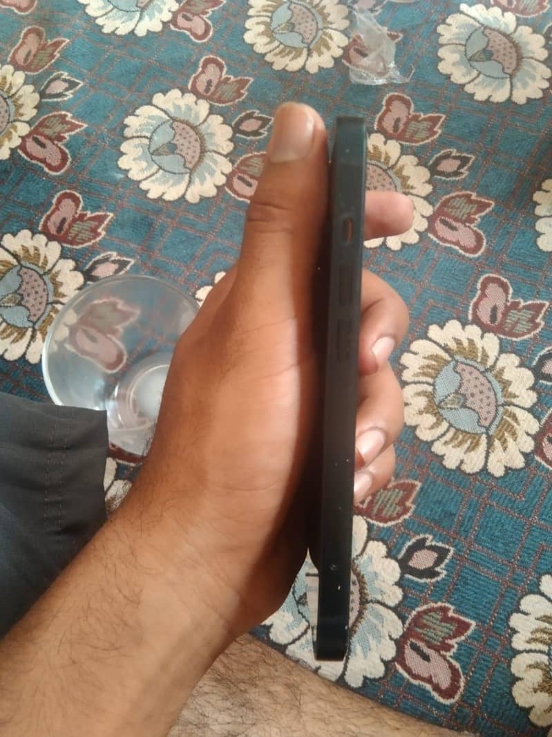 Apple iPhone 13 7
