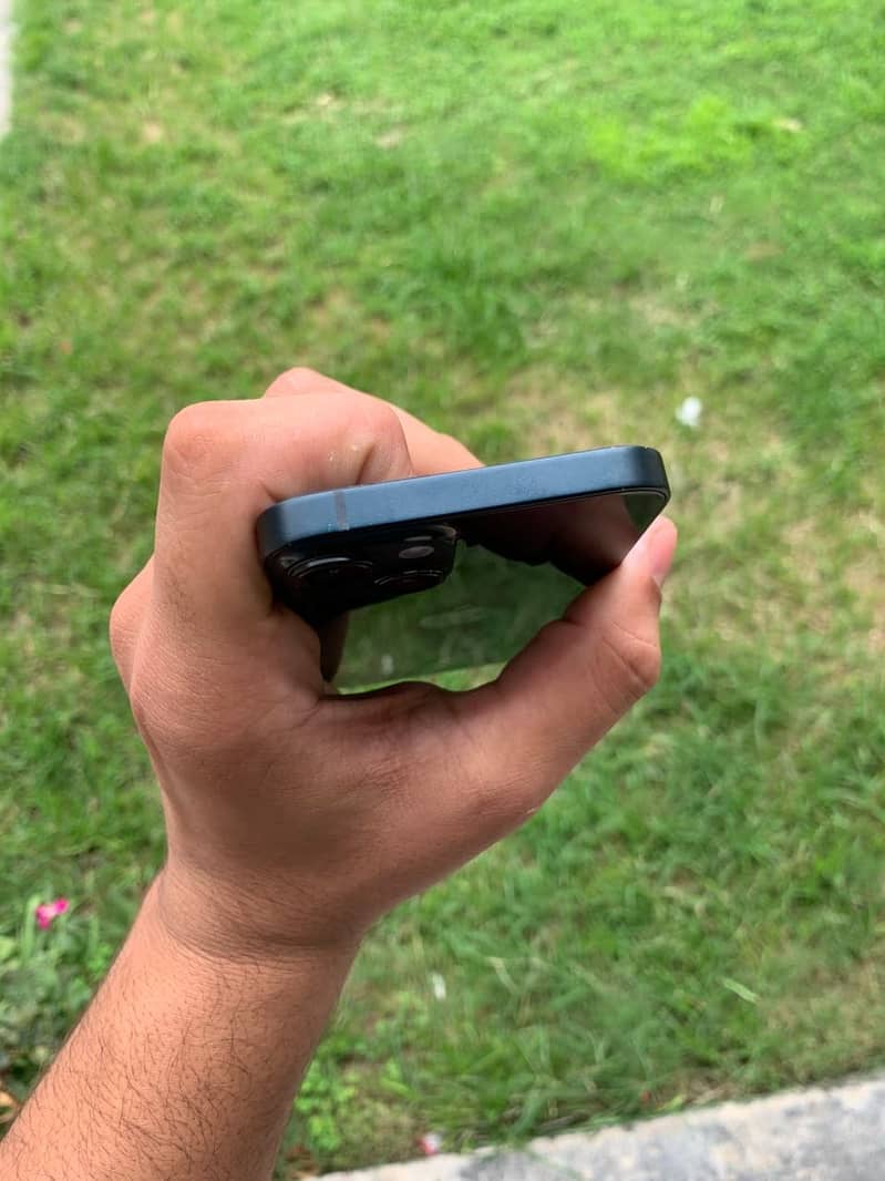 Apple iPhone 14 3