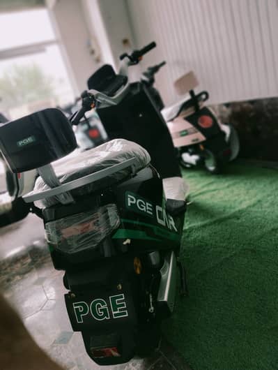 Electric Scooty with cruise and reverse