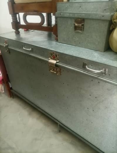 Bister band peti and 2 box