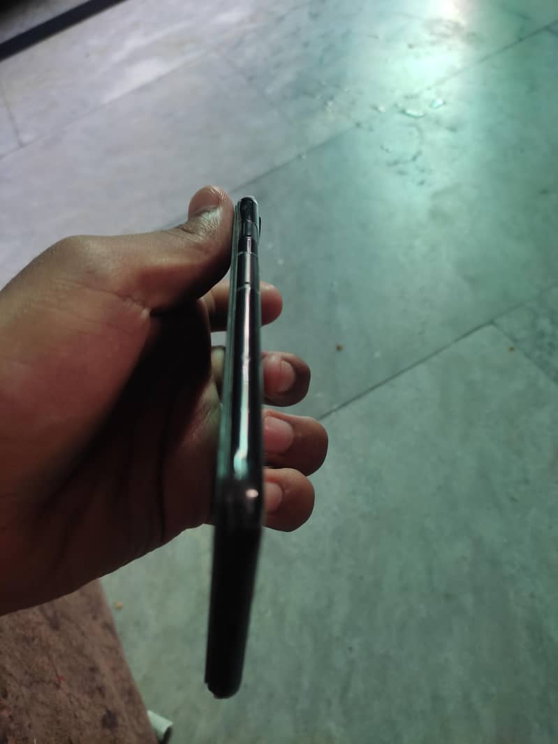 Apple iPhone 7 4