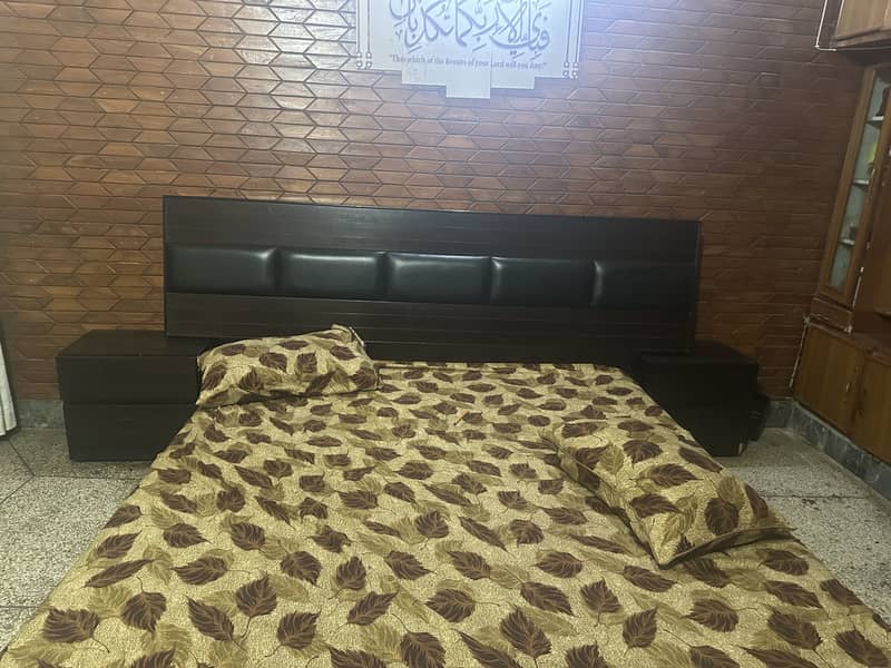 Bed set with two side table and bed frame 0