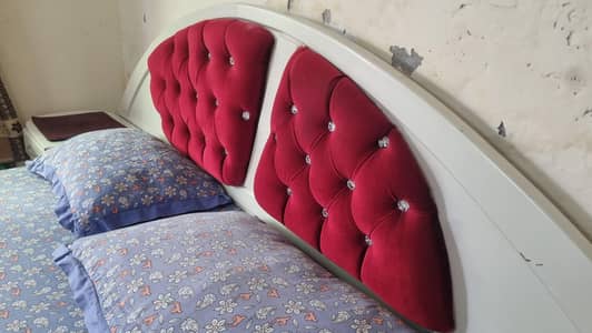 victorian style bed set with dressing table and 2 side tables